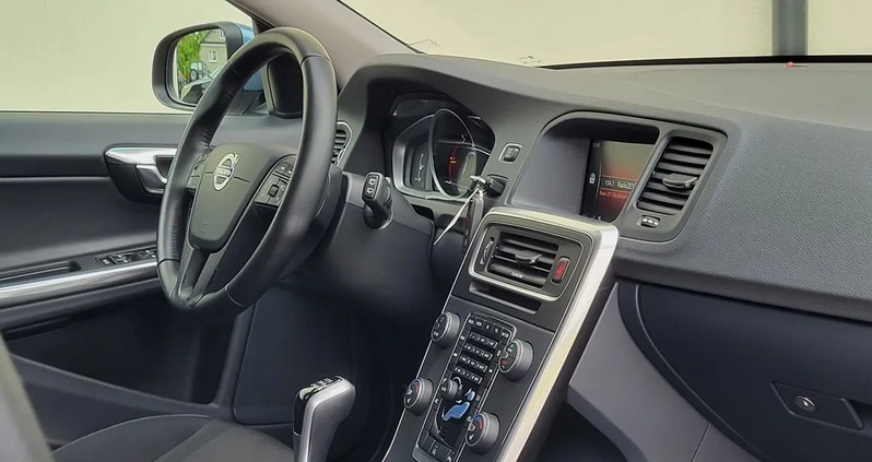 Volvo V60 cena 63500 przebieg: 129000, rok produkcji 2017 z Aleksandrów Łódzki małe 529
